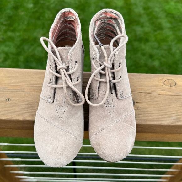 TOMS size 7.5 Desert Wedge Suede Ankle Bootie - Beige Taupe - Picture 4 of 12